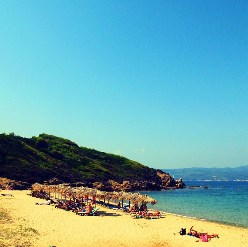 Mandraki beach